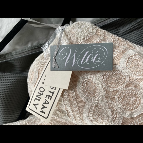 Beautiful wedding gown brand new!!!!!!! - Picture 5 of 8